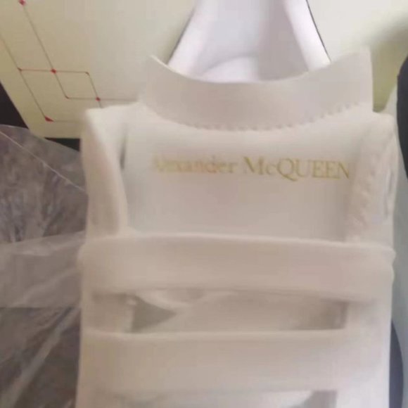 Alexander McQueen - Picture 5 of 6